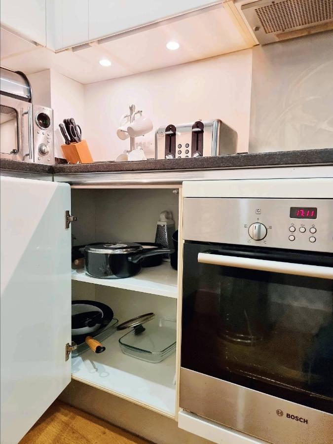 Your Riverside Home 2 With Private Balcony London Exterior foto
